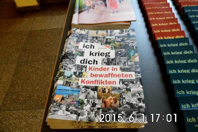 Ich habe mir dieses Heft mitgenommen. Obwohl ich die Arbeit des Hilfswerkes kenne, beeindruckt dieses Heft. Leider in bedrückender Art und Weise.