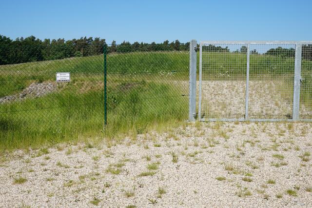Der Mineralölkonzern ExxonMobil hat 2012 die Oberfläche bei der Lagerstätte „Ölschlammgrube Nienhagen“ abgedichtet.