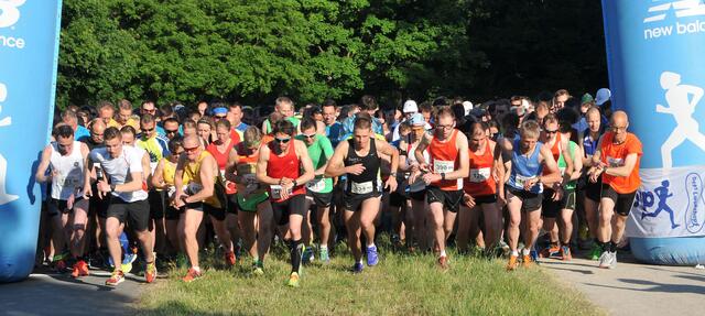Rund 800 Sportler machten beim 32. Abendlauf der Spielvereinigung Niedersachsen-Döhren mit.