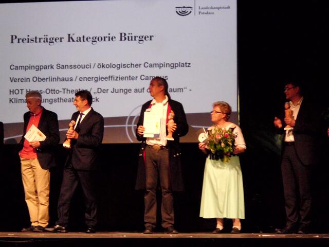 Oberbürgermeister Jann Jakobs (2. v. l.), Geschäftsführer Dieter Lübberding (3. v. l.)