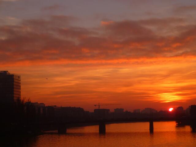 Frankfurt am Main Sonnenuntegang an der Brücke am Städel.