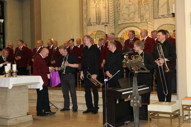 "Fünf auf Blech" sind auch von ihrer Empore geklettert, um sich dem Publikum einmal vorzustellen.