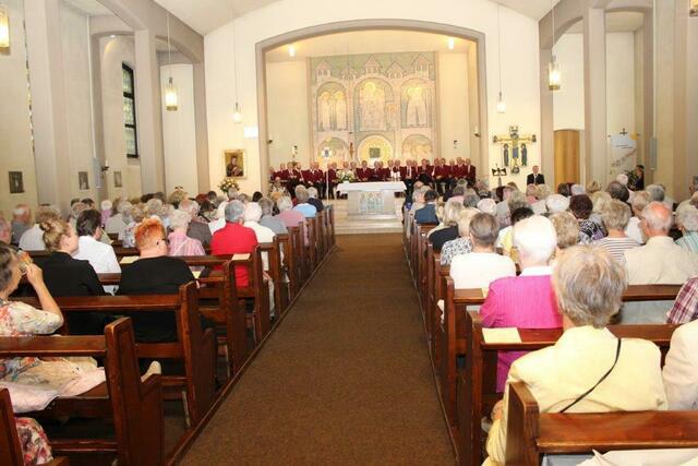 Ein schöner Blick durch den Mittelgang...