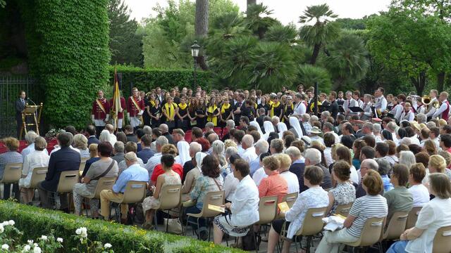 Den Fronleichnamsgottesdienst bei der Lourdes-Grotte gestalteten die camerata vocale und die Stadtkapelle musikalisch mit | Foto: camerata vocale.
