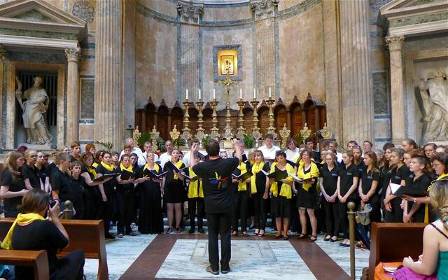Gemeinsam mit Chorschülern trat die camerata im Pantheon auf. | Foto: camerata vocale