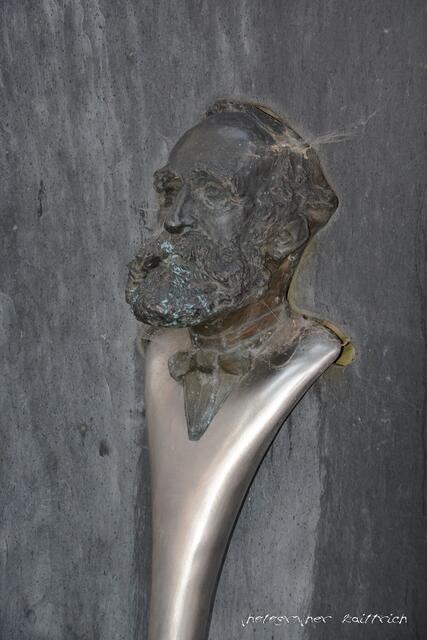 ..sein Portrait