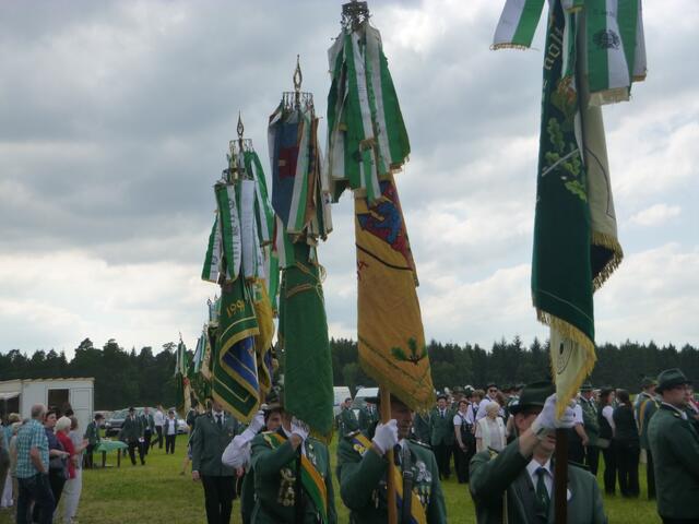Fahnenaufmarsch auf die Festwiese