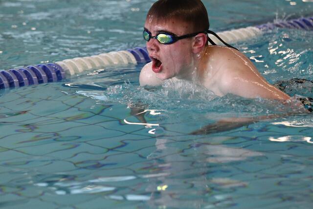 Lucas Schlag schwamm erstmals über 200 m Brust und wurde Zweiter!