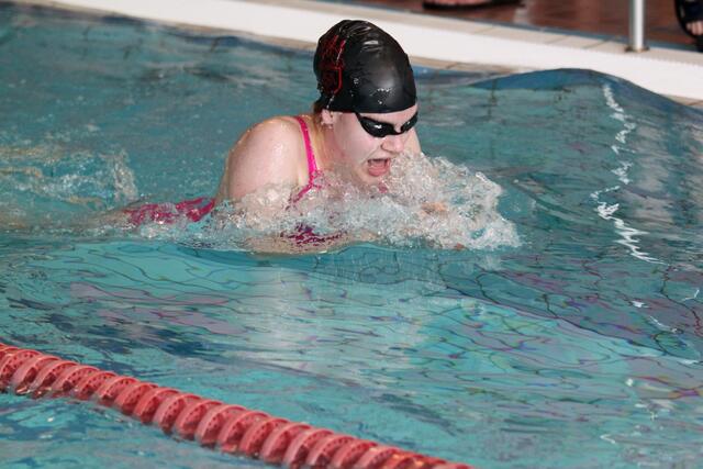 Ungewohnt! Sabrina Försterling schwimmt 200 m Brust!