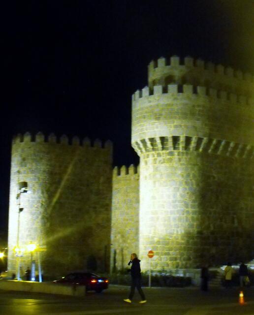 Ilimination von Ávilas Mauer