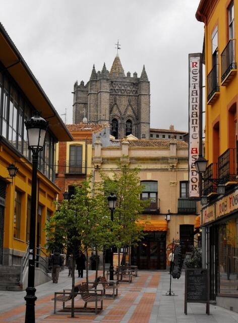 Altstadtrestaurants und Kathedrale