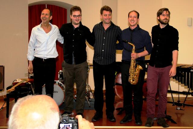 Lang anhaltenden Applaus gab es für die Künstler (v. l.) Rick Hollander, Paul Brändle, Tim Collins, Daniel Klingl und Sebastian Gieck.