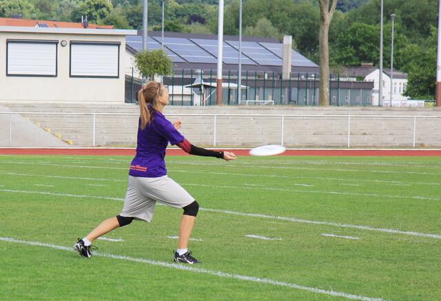 Frisbee oder Ultimate - wird auch wettkampfmäßig betrieben