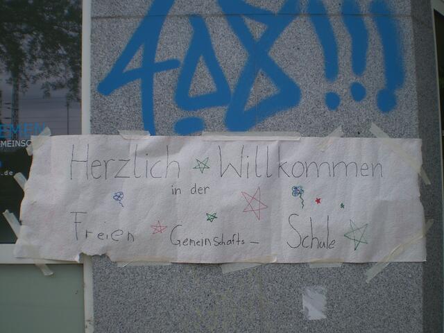 Plakat "Herzlich Willkommen in der Freien Gemeinschaftsschule" am 17. Juni 2015 in Bremen-Hastedt