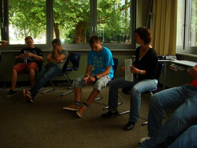 Diplomsozialpädagogin Diana Heimes leitete diesen Vormittag zum Thema "Vorstellungsgespräche" an der Mittelschule Meitingen.