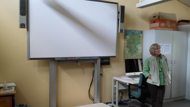 Klassenraum mit Smartboard