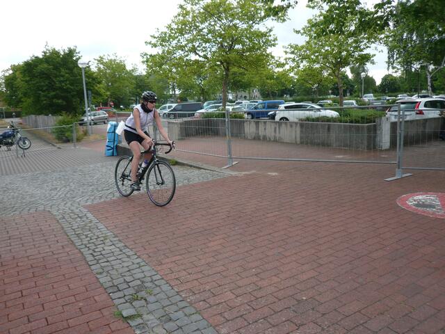 Maria B. auf den letzten Metern auf dem Rad.