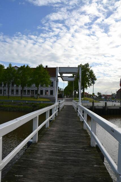 Weiße Brücke über den Torfhafen in Tönning (Foto: Katja Woidtke)