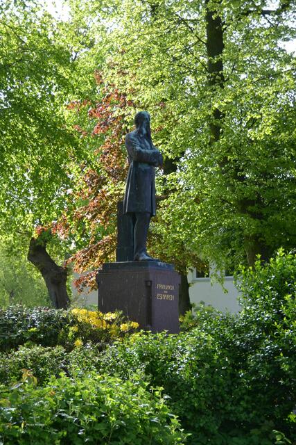 Friedrich von Esmarch, geboren in Tönning, war Arzt und wurde wegen seiner Erfindung des Eisbeutels auch "Fiete Isbüdel" genannt (Foto: Katja Woidtke)