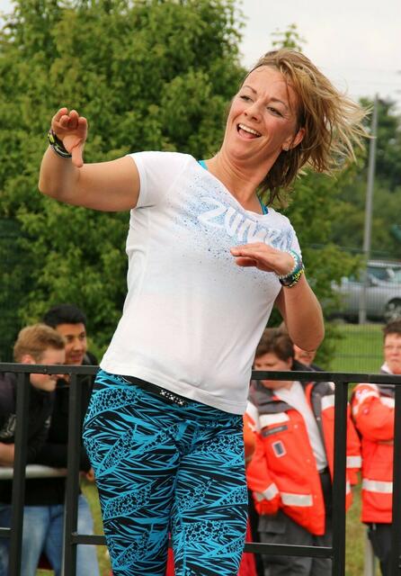 Zumba-Fitness-Party mit Claudia Thiele – Stadtwette und Sportabzeichen-Fest im Herrenwaldstadion (24.06.2015) | Foto: Sören-Helge Zaschke