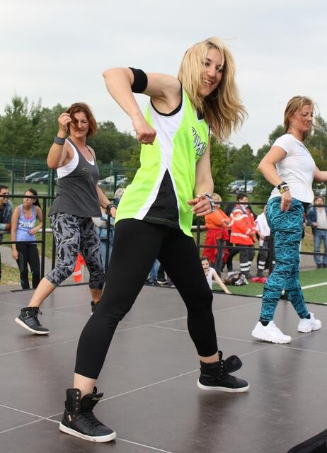Zumba-Fitness-Party mit Claudia Thiele – Stadtwette und Sportabzeichen-Fest im Herrenwaldstadion (24.06.2015)