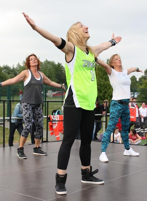Zumba-Fitness-Party mit Claudia Thiele – Stadtwette und Sportabzeichen-Fest im Herrenwaldstadion (24.06.2015)