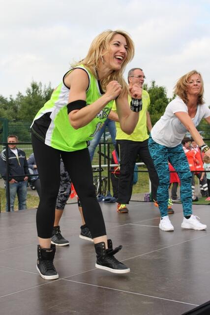 Zumba-Fitness-Party mit Claudia Thiele – Stadtwette und Sportabzeichen-Fest im Herrenwaldstadion (24.06.2015)