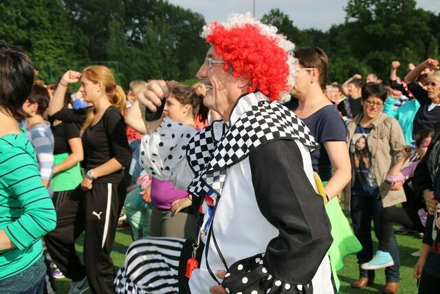 Zumba-Fitness-Party mit Claudia Thiele – Stadtwette und Sportabzeichen-Fest im Herrenwaldstadion (24.06.2015) | Foto: Sören-Helge Zaschke
