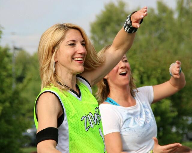 Zumba-Fitness-Party mit Claudia Thiele – Stadtwette und Sportabzeichen-Fest im Herrenwaldstadion (24.06.2015) | Foto: Sören-Helge Zaschke