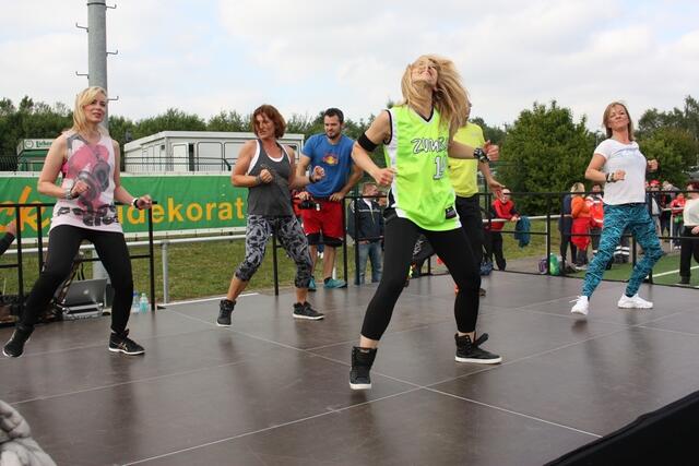 Zumba-Fitness-Party mit Claudia Thiele – Stadtwette und Sportabzeichen-Fest im Herrenwaldstadion (24.06.2015)