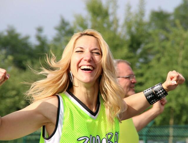 Zumba-Fitness-Party mit Claudia Thiele – Stadtwette und Sportabzeichen-Fest im Herrenwaldstadion (24.06.2015) | Foto: Sören-Helge Zaschke