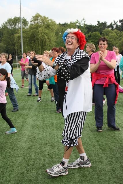 Zumba-Fitness-Party mit Claudia Thiele – Stadtwette und Sportabzeichen-Fest im Herrenwaldstadion (24.06.2015)