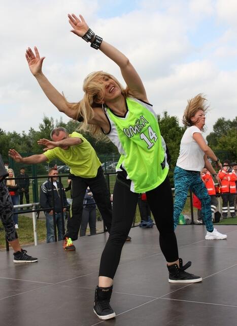 Zumba-Fitness-Party mit Claudia Thiele – Stadtwette und Sportabzeichen-Fest im Herrenwaldstadion (24.06.2015)