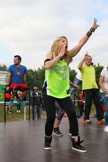 Zumba-Fitness-Party mit Claudia Thiele – Stadtwette und Sportabzeichen-Fest im Herrenwaldstadion (24.06.2015)
