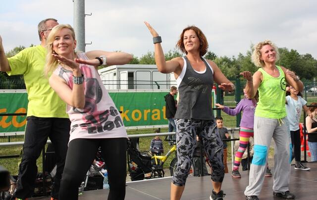 Zumba-Fitness-Party mit Claudia Thiele – Stadtwette und Sportabzeichen-Fest im Herrenwaldstadion (24.06.2015)