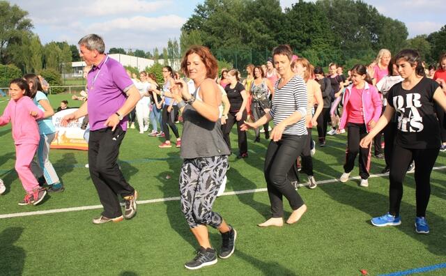 Zumba-Fitness-Party mit Claudia Thiele – Stadtwette und Sportabzeichen-Fest im Herrenwaldstadion (24.06.2015)