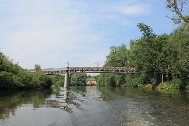 ...die Fußgängerbrücke...