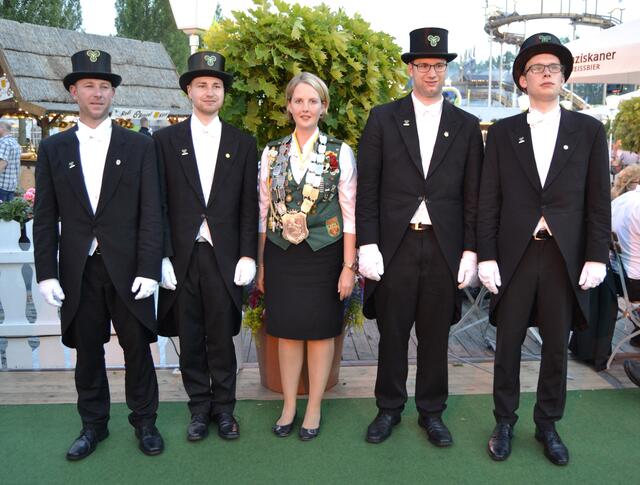 Landeskönigin Christina Wiebe und die vier "Neuen" Bruchmeister 2015