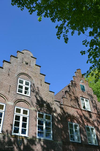 Typisch für das Stadtbild sind die Treppengiebel und mit Moppen gemauerten Backsteinhäuser (Foto: Katja Woidtke)
