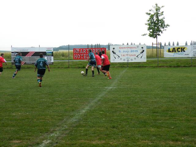 30. Ran an den Ball.