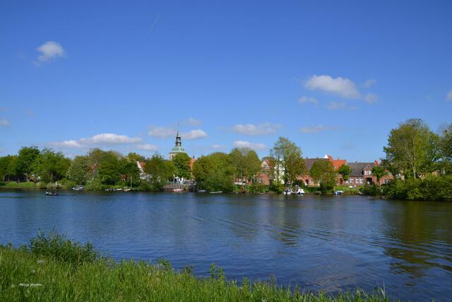Blick über die Treene nach Friedrichstadt (Foto: Katja Woidtke)