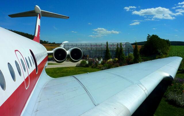 Blick vom Flugzeug über das Gelände