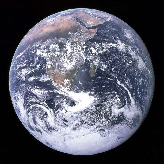 Die Erde [http://de.wiktionary.org/wiki/Erde#mediaviewer/File:The_Earth_seen_from_Apollo_17.jpg] | Foto: wie vor