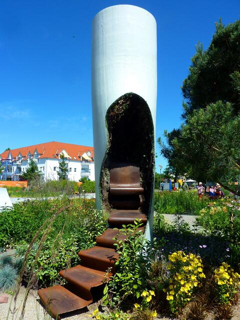 Ein nach oben offenes Kunstobjekt