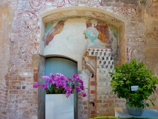 Malerische Kulisse für die Pflanzen; Info siehe nächstes Bild