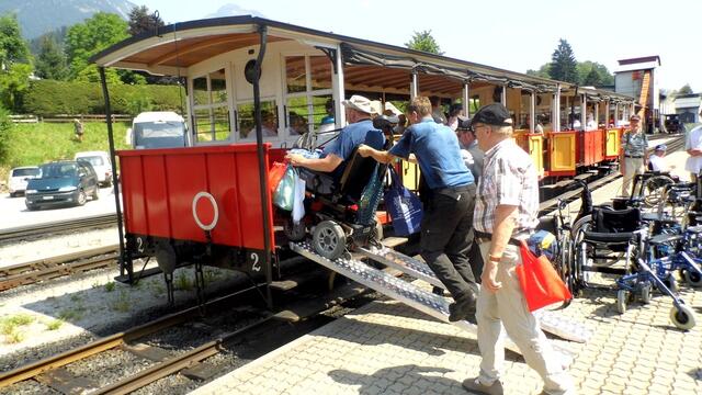 Verladen der Rollstühle