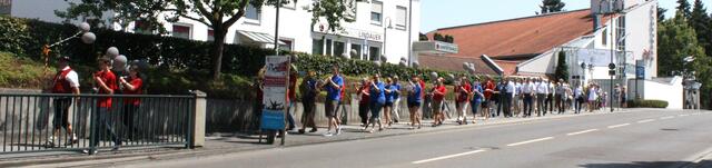 An der Hauptstraße entlang ging es zum neuen Haus der Musik und Jugendkultur.