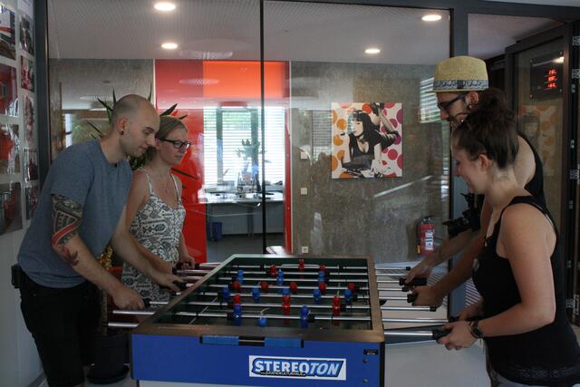 Kickern im Stereoton.