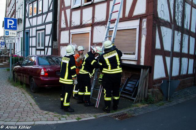 Die Leiter wird angestellt und gesichert