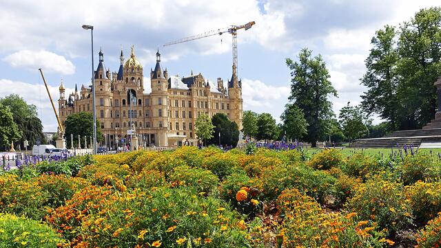 Alter Garten heißt der vor dem Schloss gelegene Platz. Foto: Helmut Kuzina